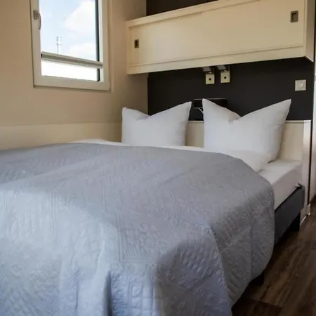 Botel Hausboot Queen - Lp6 *