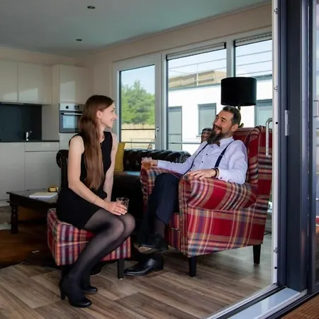 Botel Hausboot Queen - Lp6 *