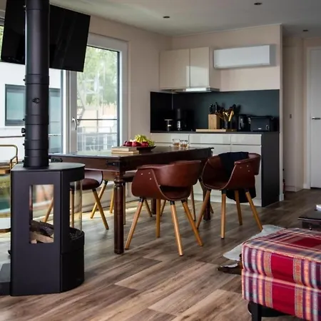 Hausboot Queen - Lp6 Úszó hotel